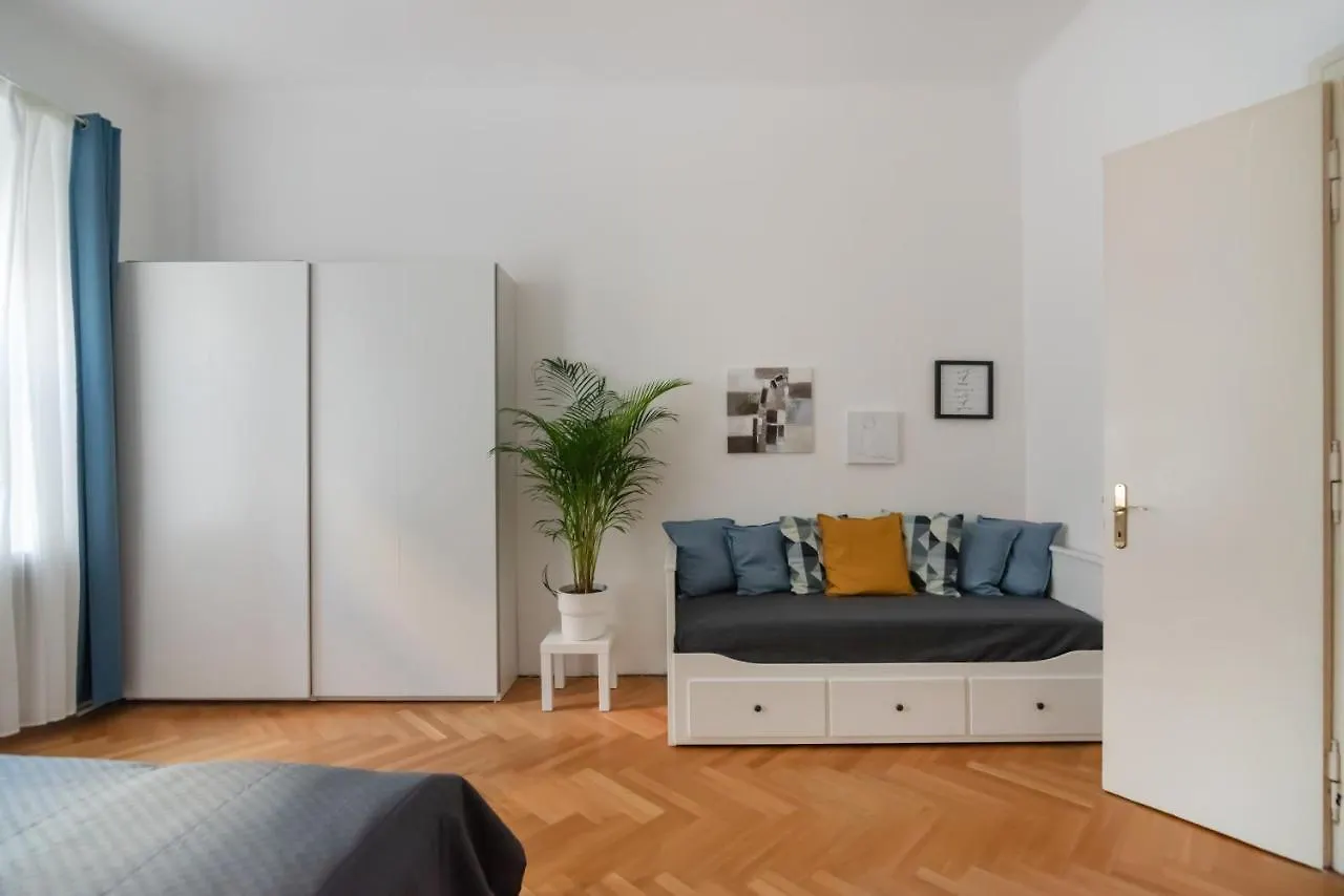 Zentrale Ruhelage Im Typischen Wiener Altbau 0*, Vienna Austria