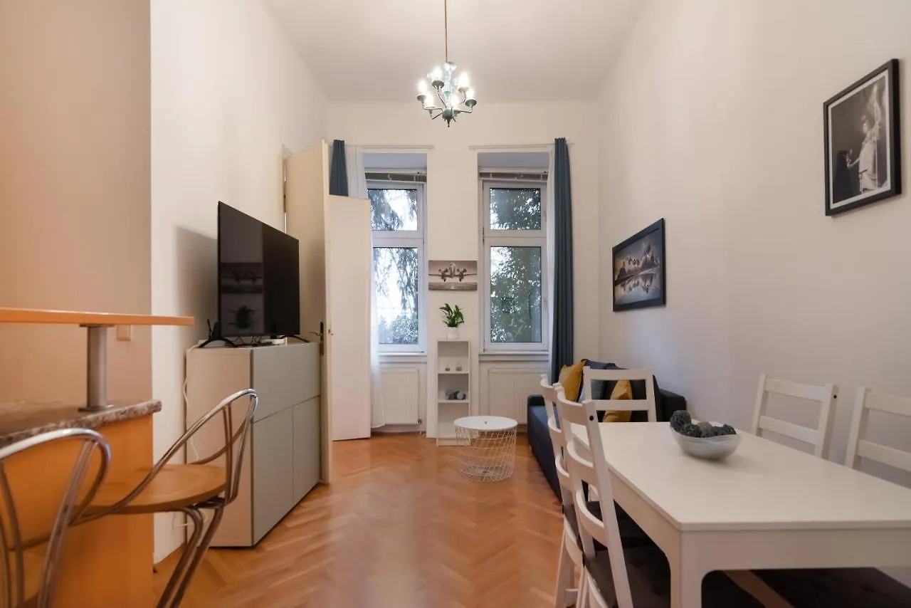 Apartment Zentrale Ruhelage Im Typischen Wiener Altbau Austria