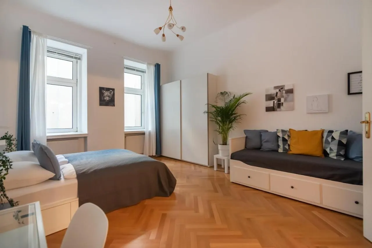 Zentrale Ruhelage Im Typischen Wiener Altbau Apartment Vienna