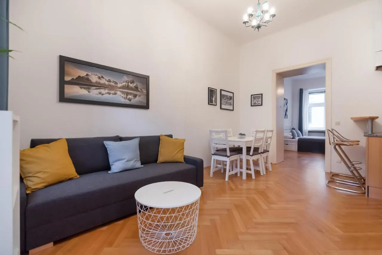 Zentrale Ruhelage Im Typischen Wiener Altbau location