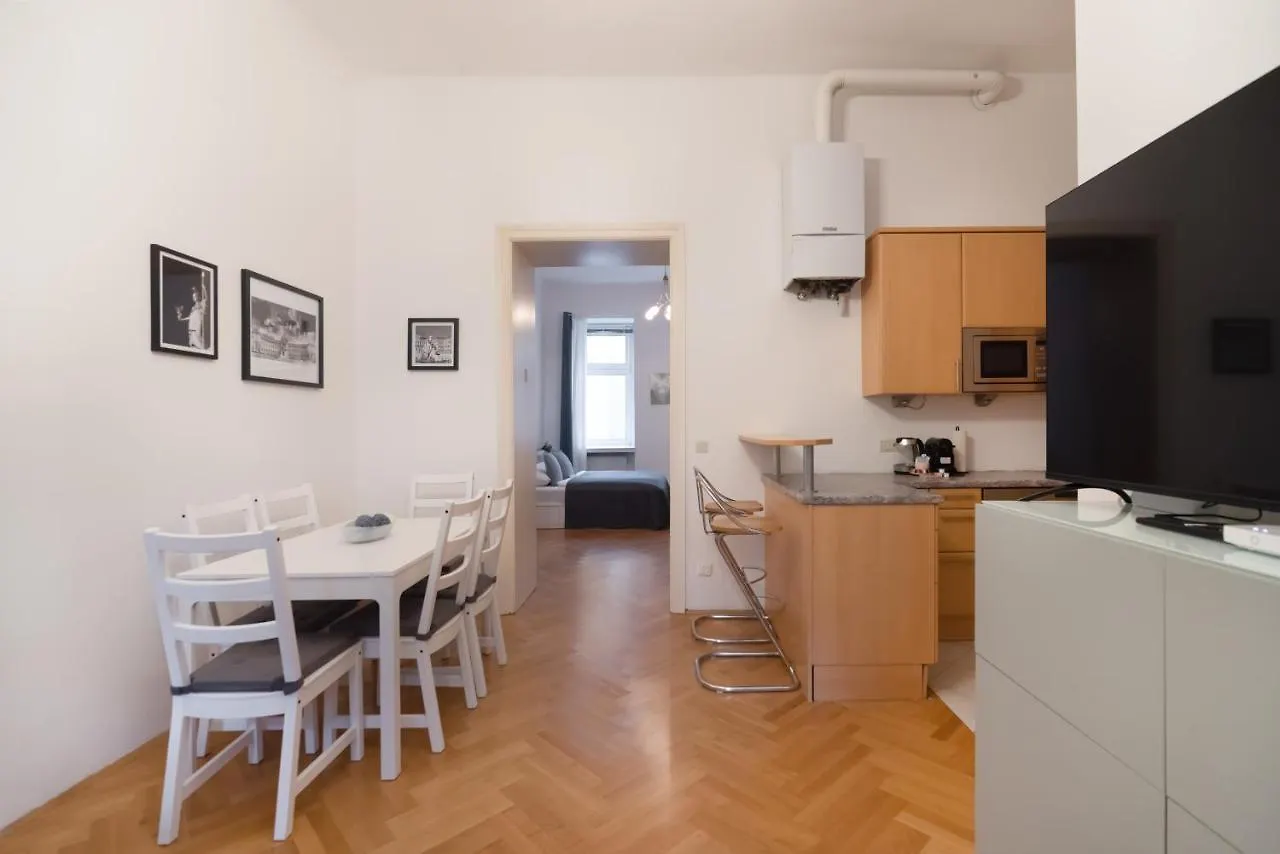 Apartament Zentrale Ruhelage Im Typischen Wiener Altbau