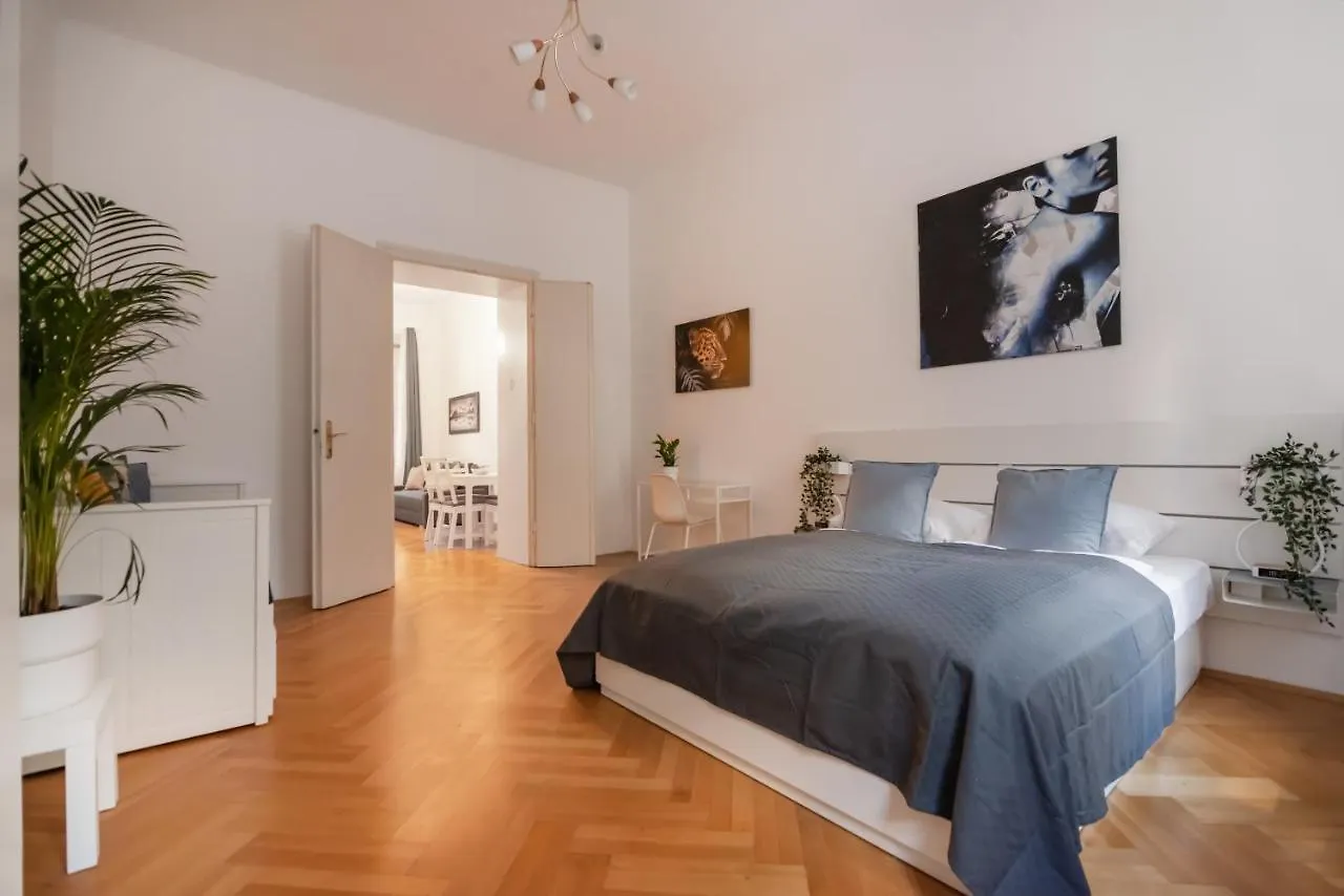 Apartament Zentrale Ruhelage Im Typischen Wiener Altbau